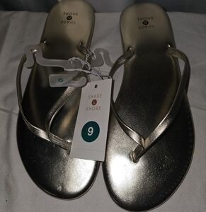 SHADE SHORE GOLD SLIP ON FLAT SANDAL Size 9